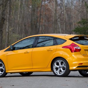 08-vw-gti-ford-focus-st-comparison.jpg