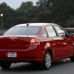 Ford-Focus-Sedan-USA-2008-Photo-15.jpg