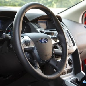 2012-ford-focus-se-interior-photo-459391-s-986x603.jpg