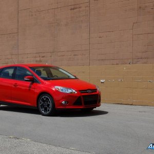 2012-ford-focus-se-photo-459374-s-986x603.jpg