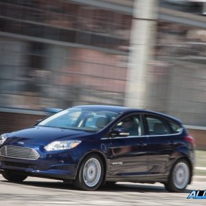 2016-Ford-Focus-BEV-102-876x535.jpg